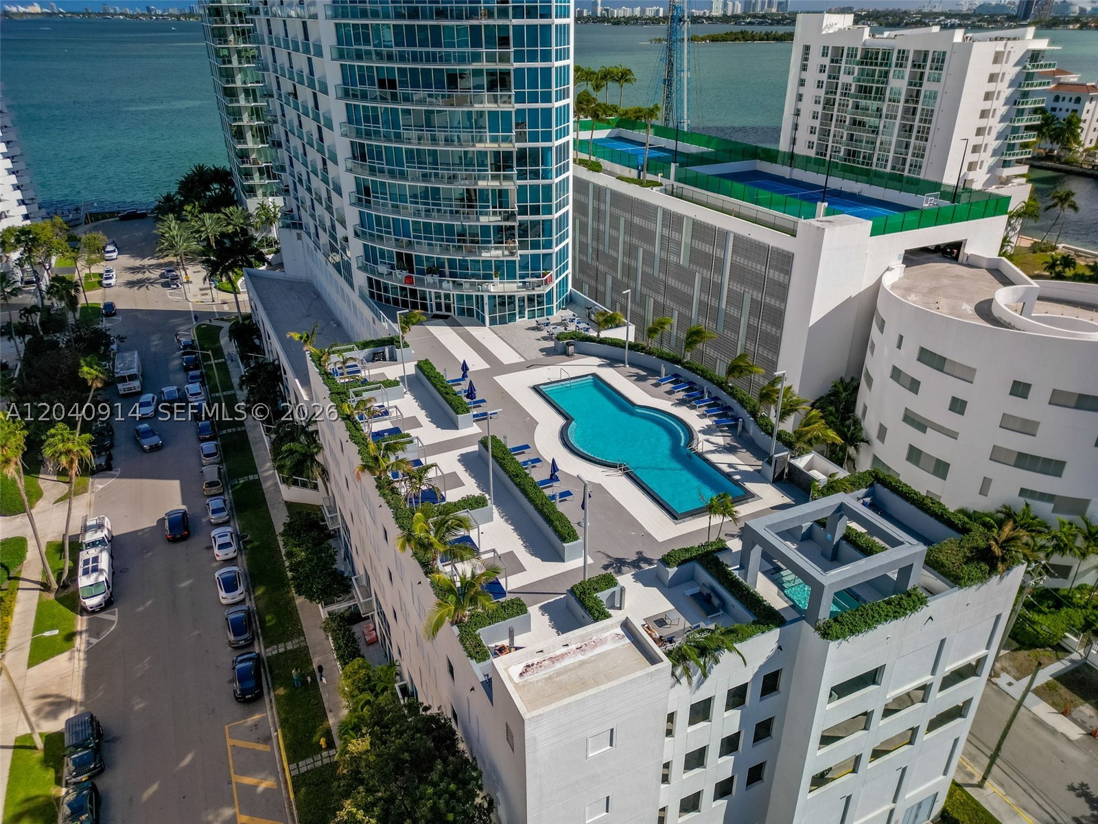 PLATINUM CONDO - Residential