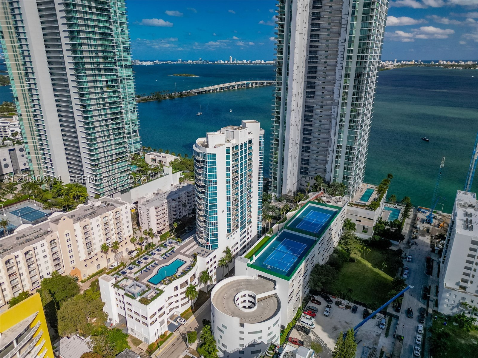 PLATINUM CONDO - Residential