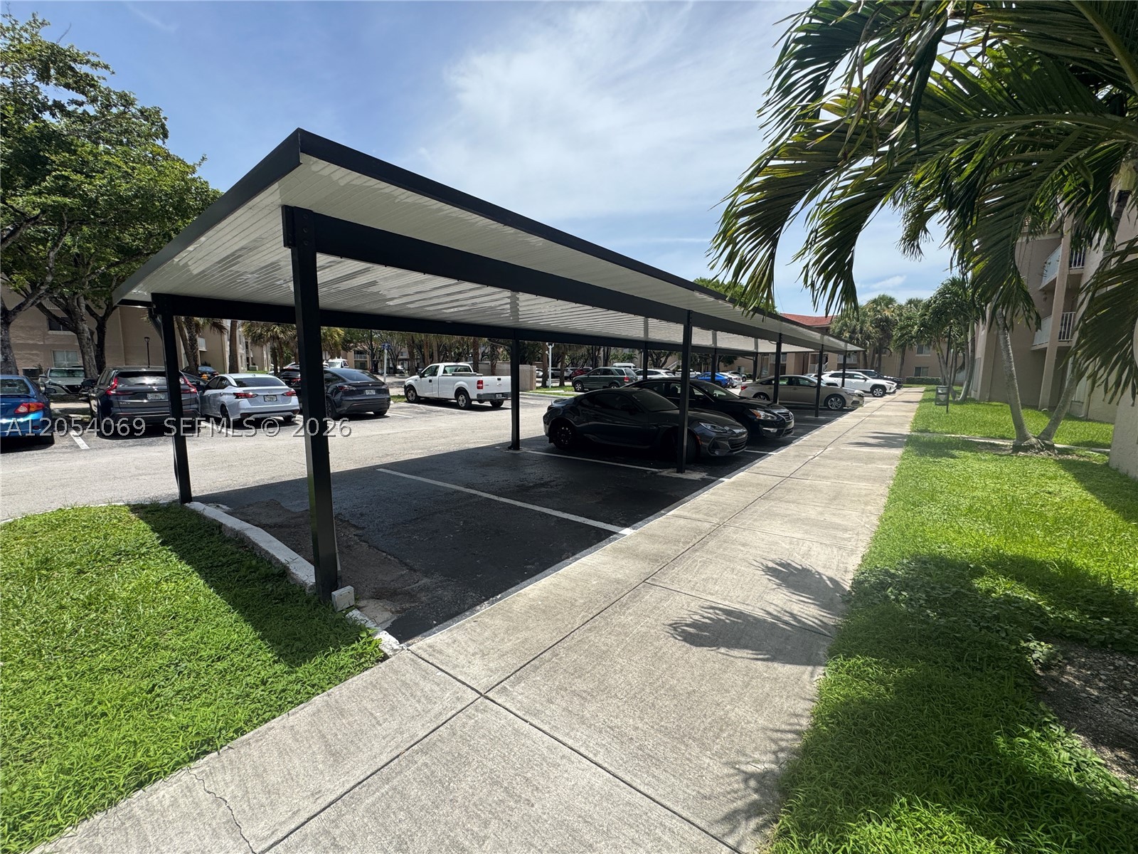 ROYAL PALM PLACE - Residential