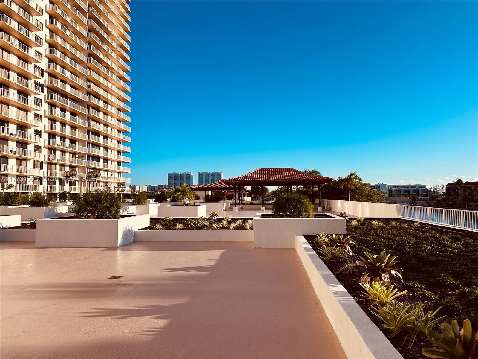 WINSTON TOWERS 700 CONDO - Residential Lease