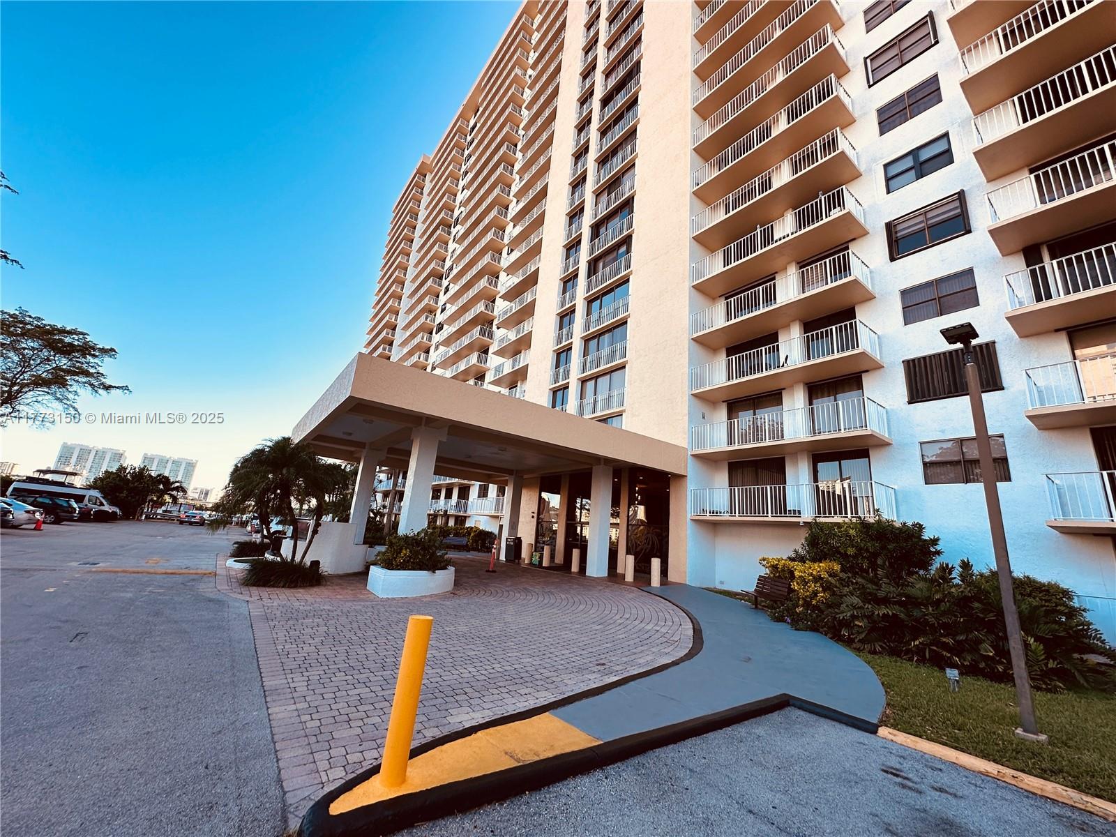 WINSTON TOWERS 700 CONDO - Residential Lease