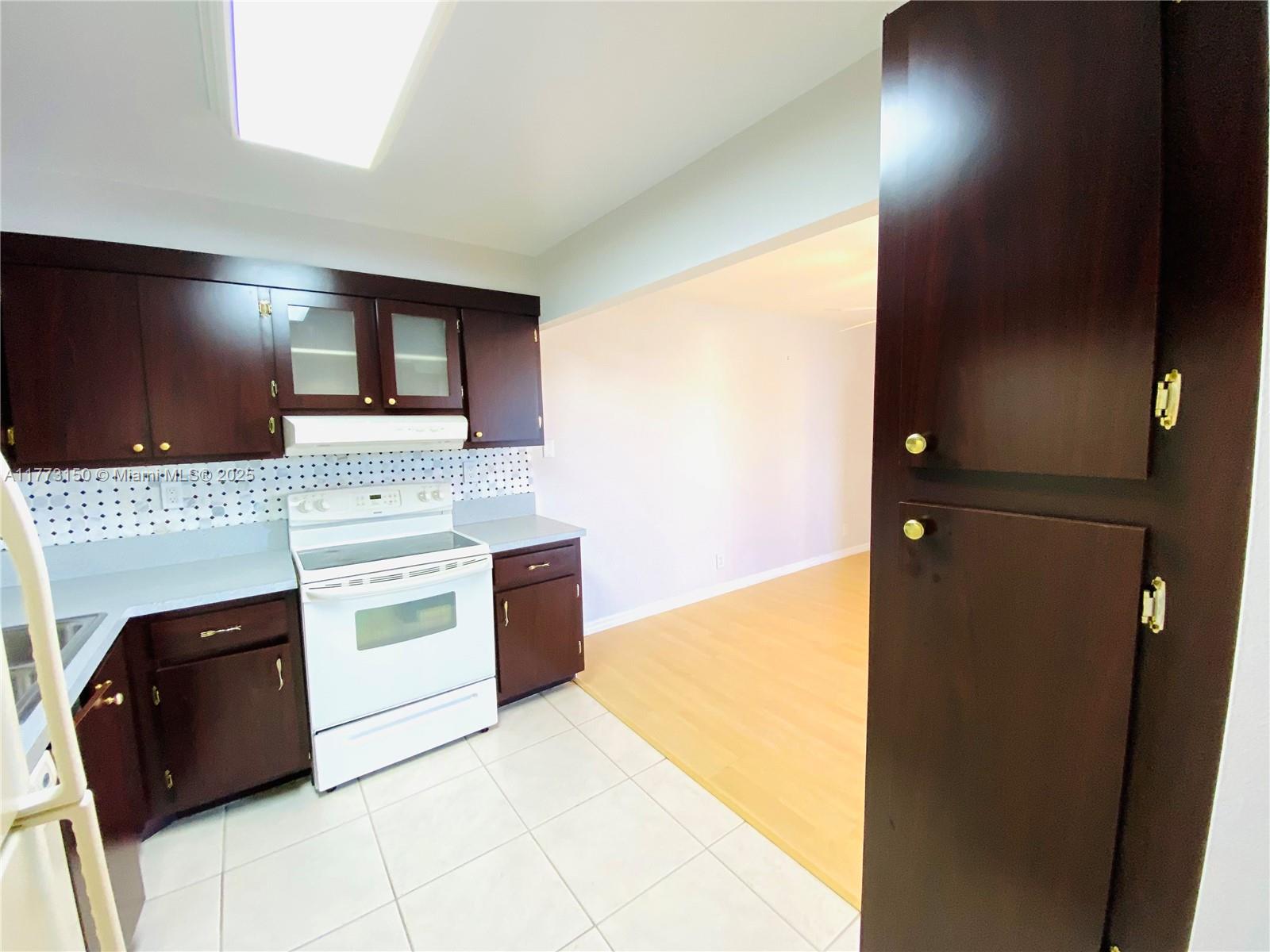 WINSTON TOWERS 700 CONDO - Residential Lease