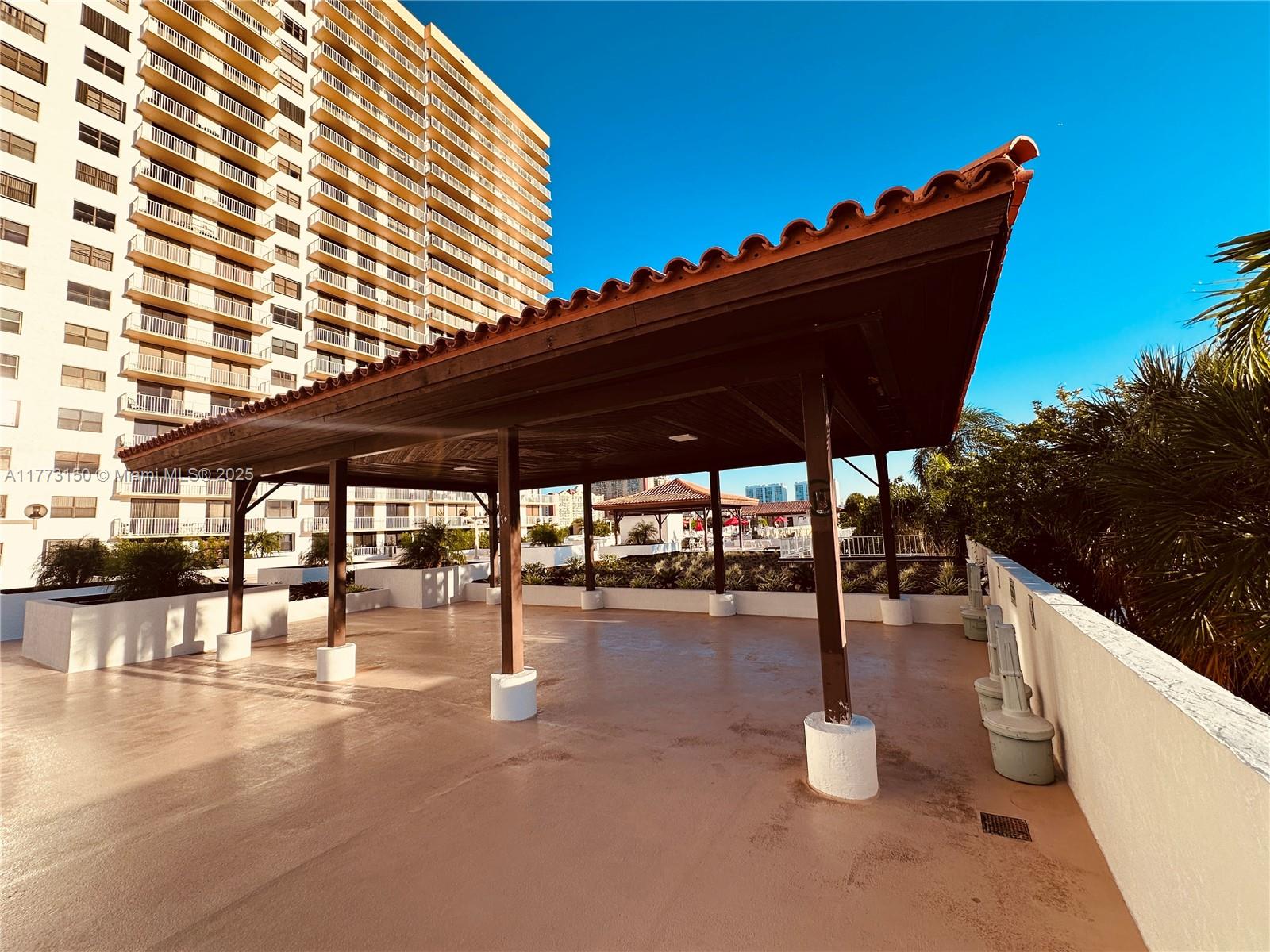 WINSTON TOWERS 700 CONDO - Residential Lease