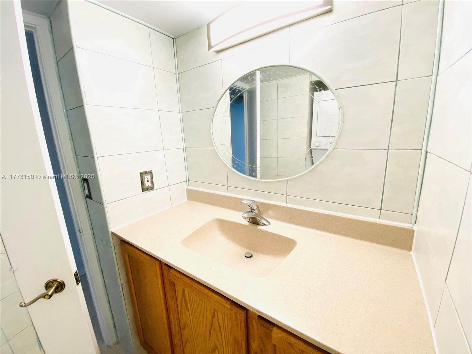 WINSTON TOWERS 700 CONDO - Residential Lease