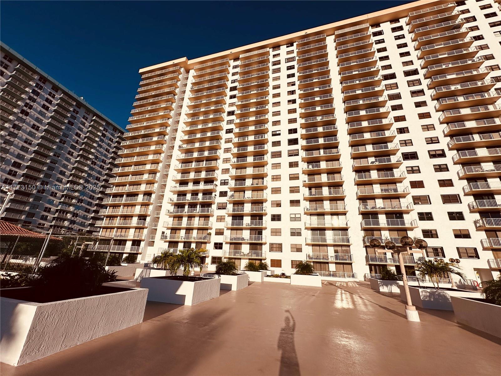 WINSTON TOWERS 700 CONDO - Residential Lease