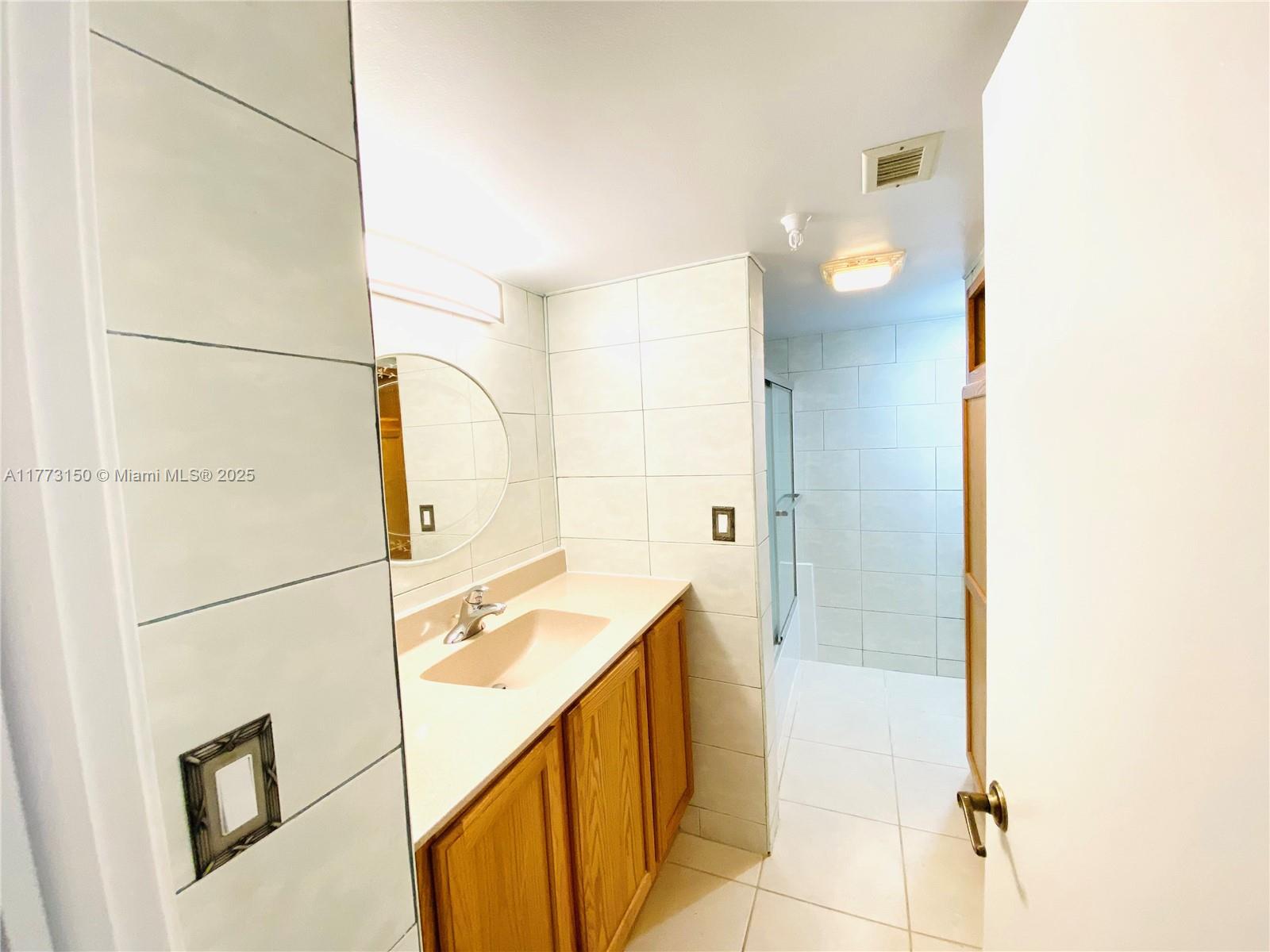 WINSTON TOWERS 700 CONDO - Residential Lease