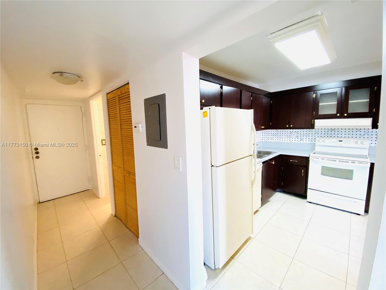 WINSTON TOWERS 700 CONDO - Residential Lease
