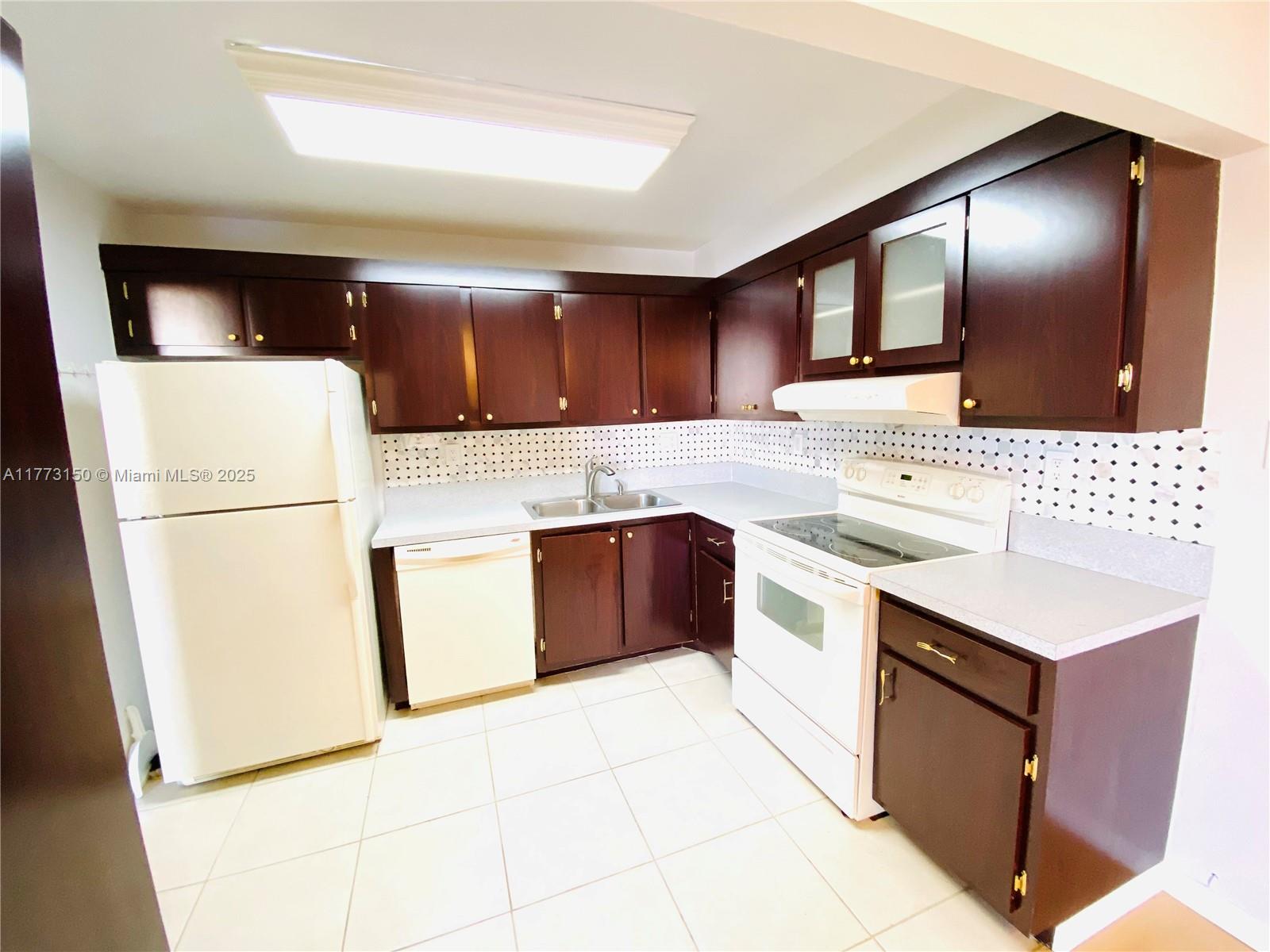 WINSTON TOWERS 700 CONDO - Residential Lease