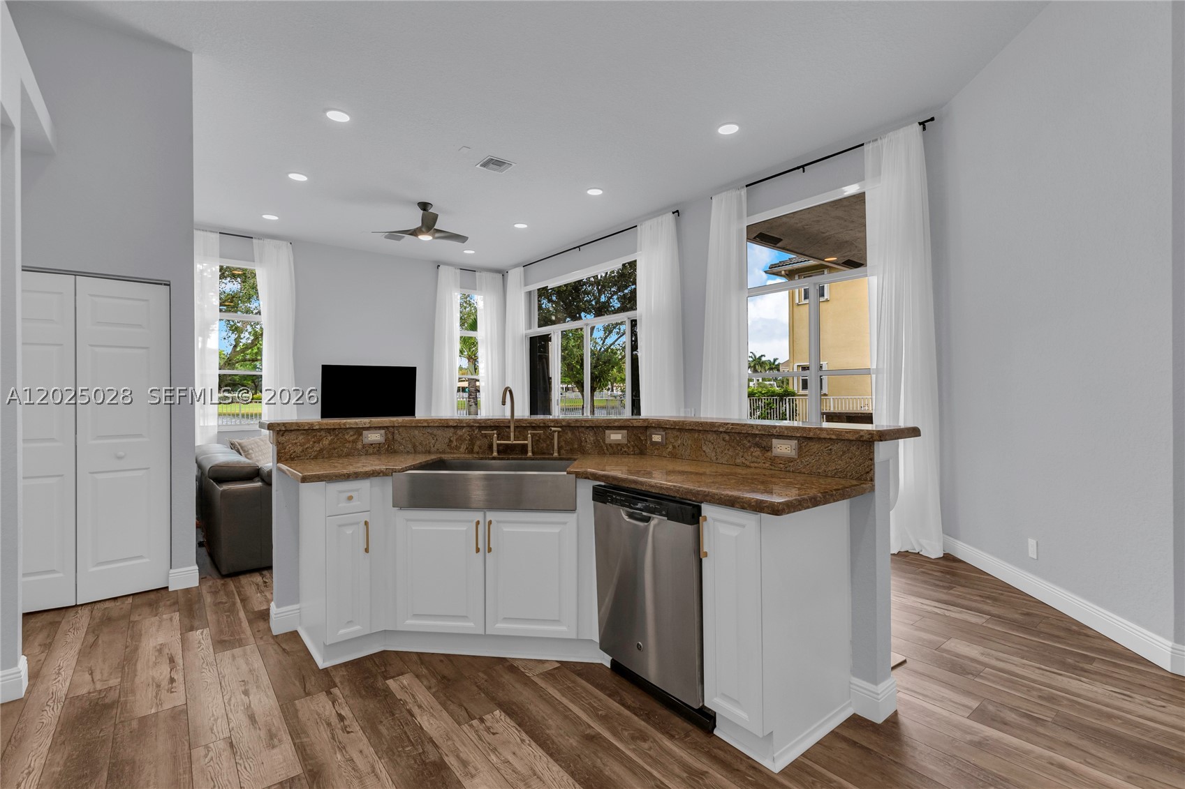 SECTOR 2-PARCELS 11 27 28 - Residential Lease