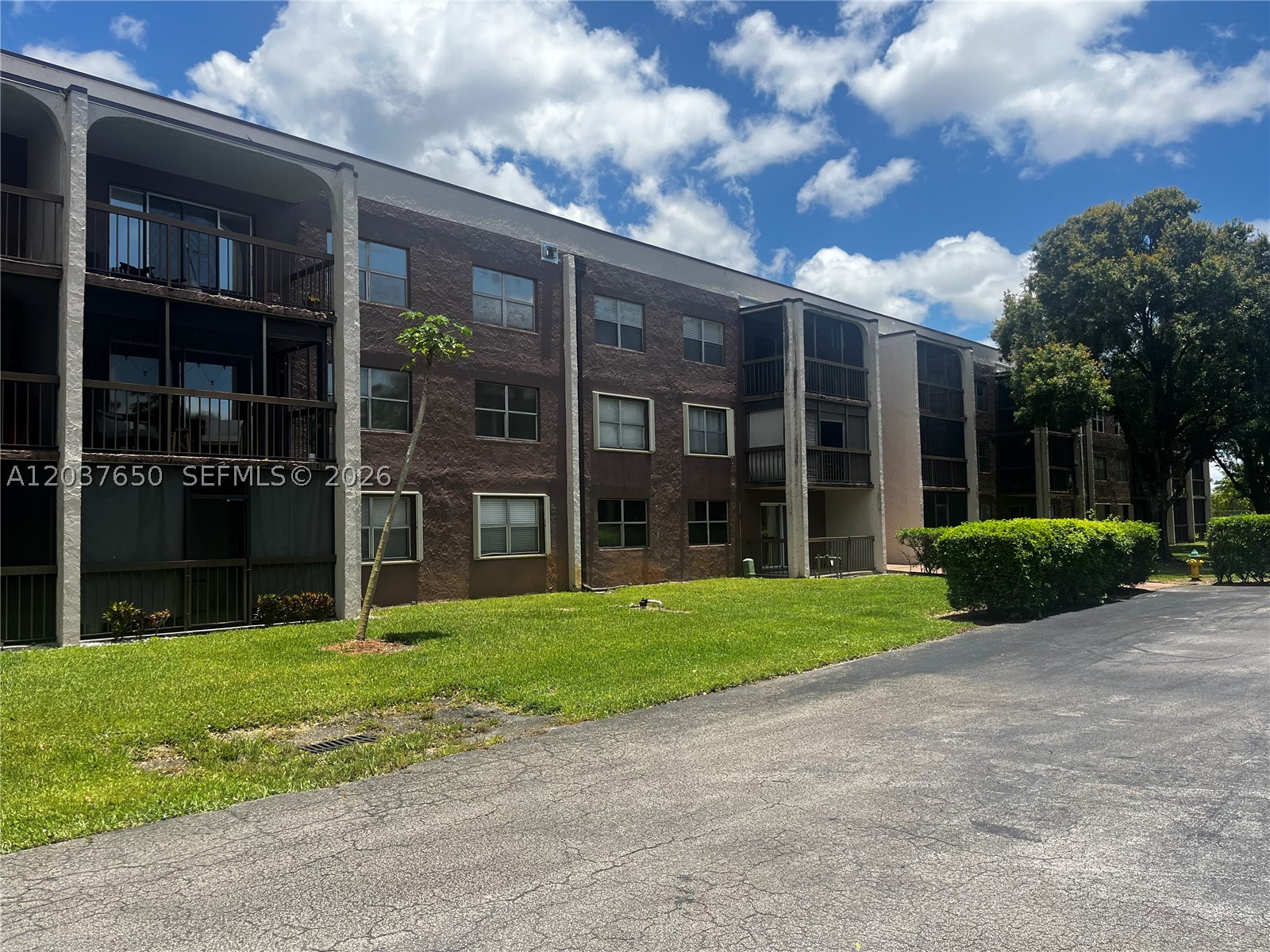 NOVA GARDENS CONDO - Residential
