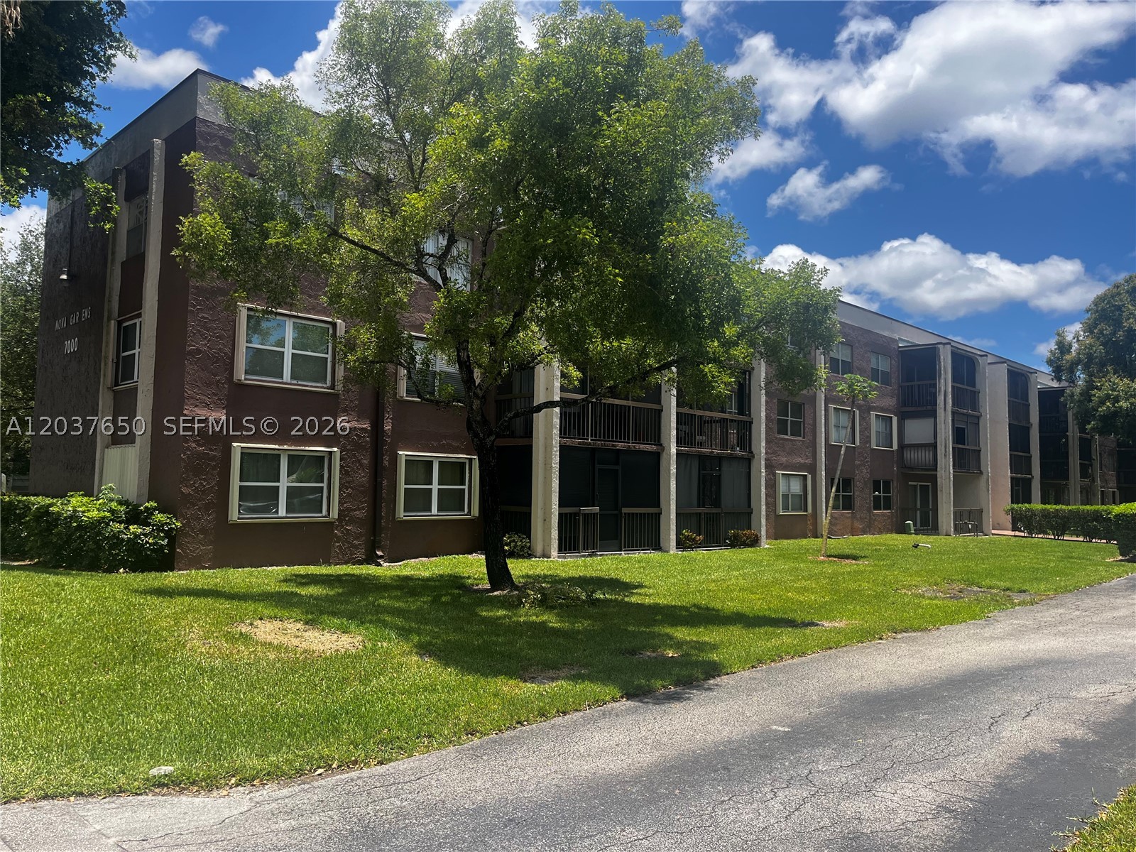 NOVA GARDENS CONDO - Residential