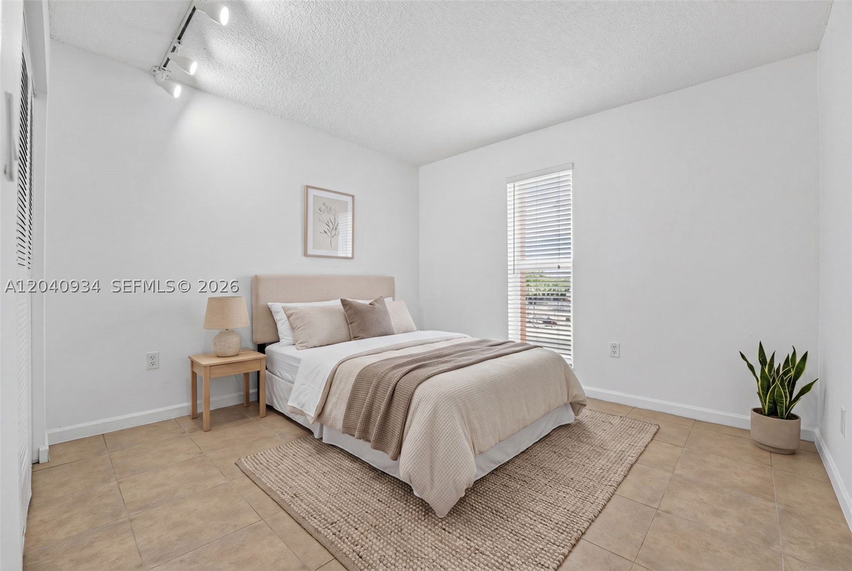 INTERNATIONAL CONDO - Residential Lease
