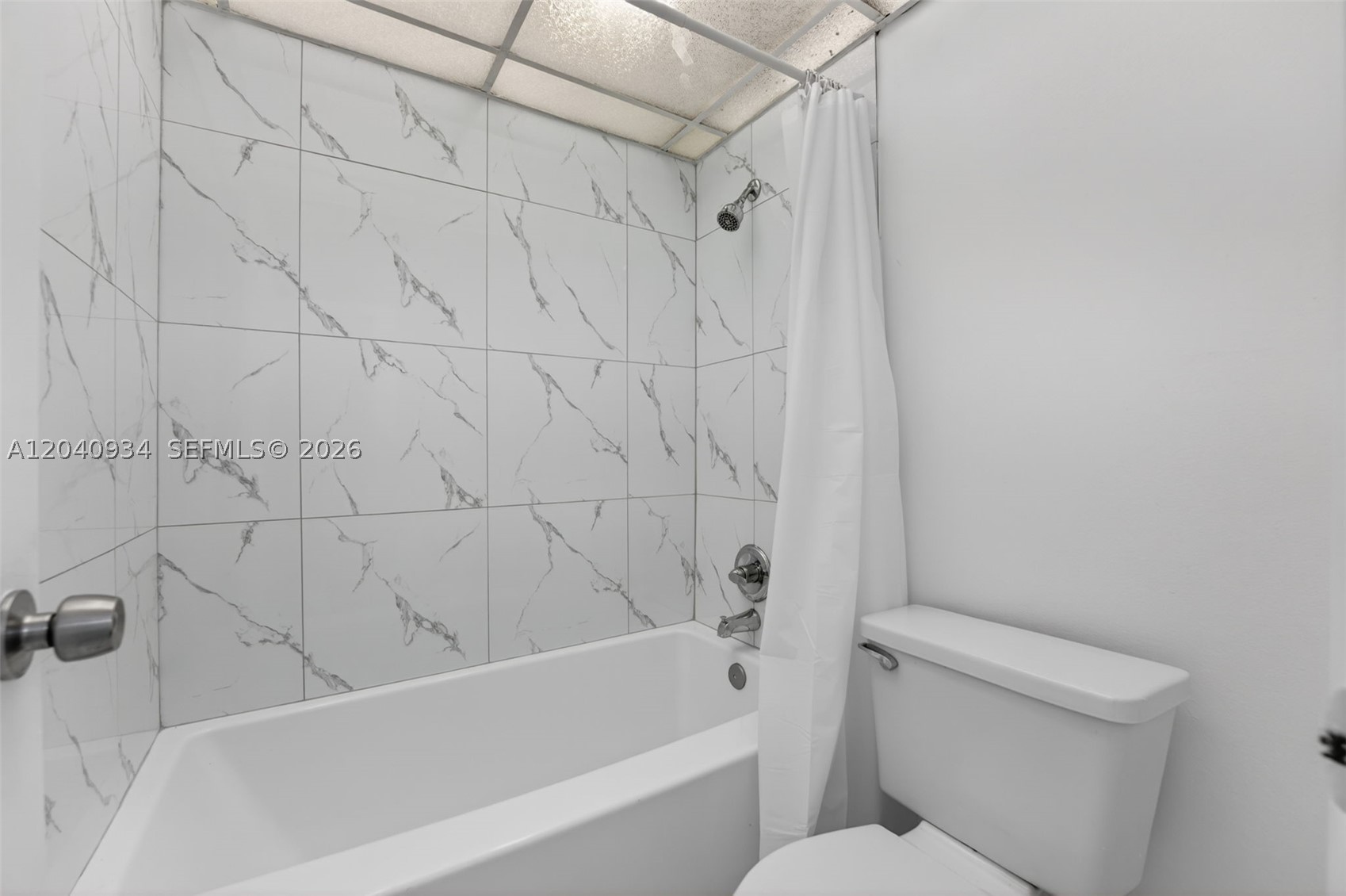 INTERNATIONAL CONDO - Residential Lease