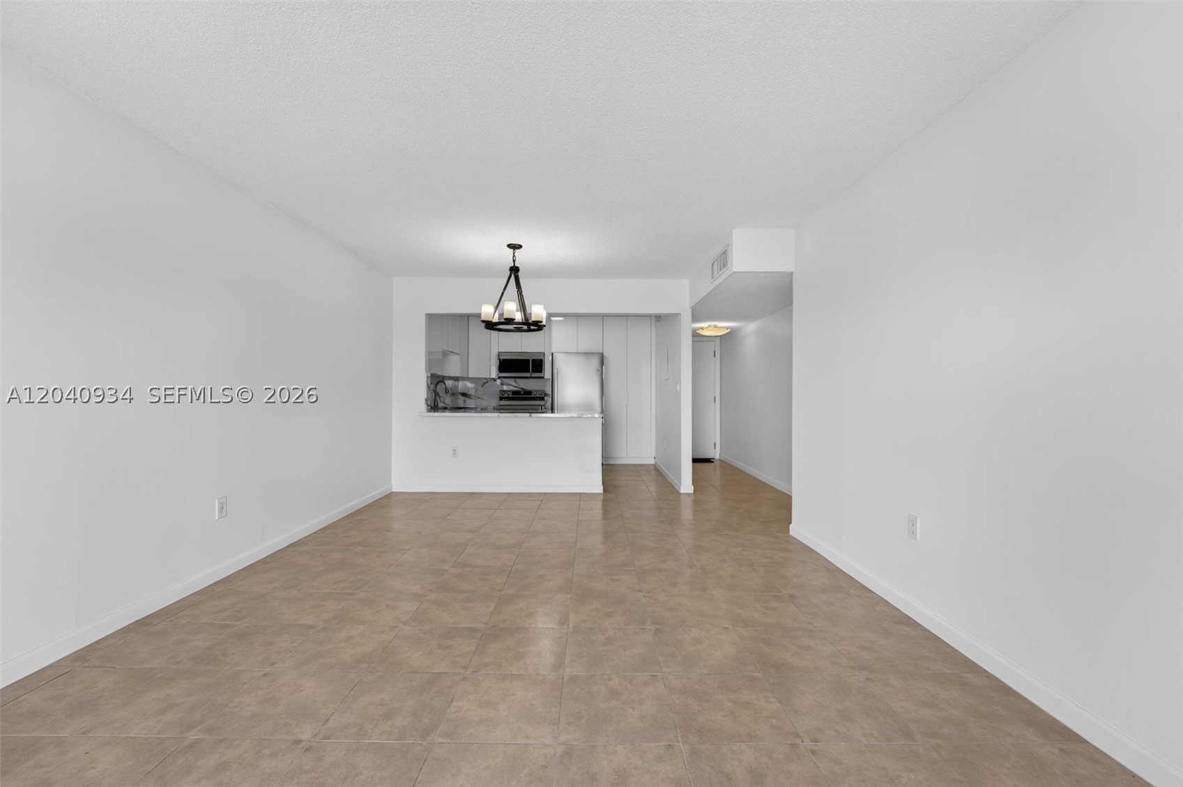 INTERNATIONAL CONDO - Residential Lease