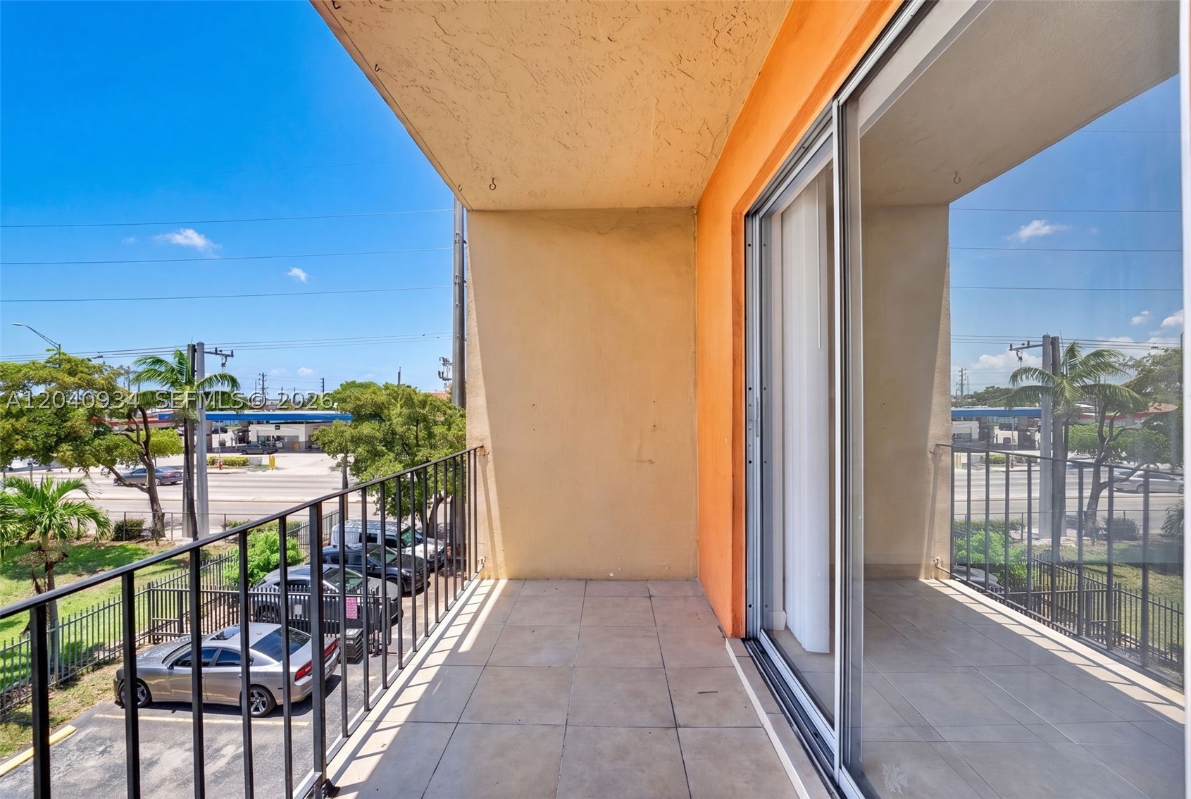 INTERNATIONAL CONDO - Residential Lease