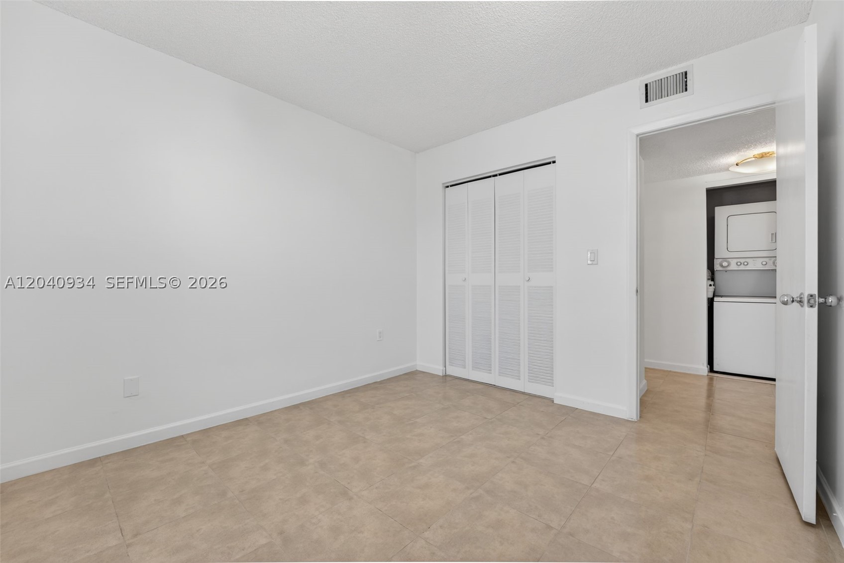 INTERNATIONAL CONDO - Residential Lease