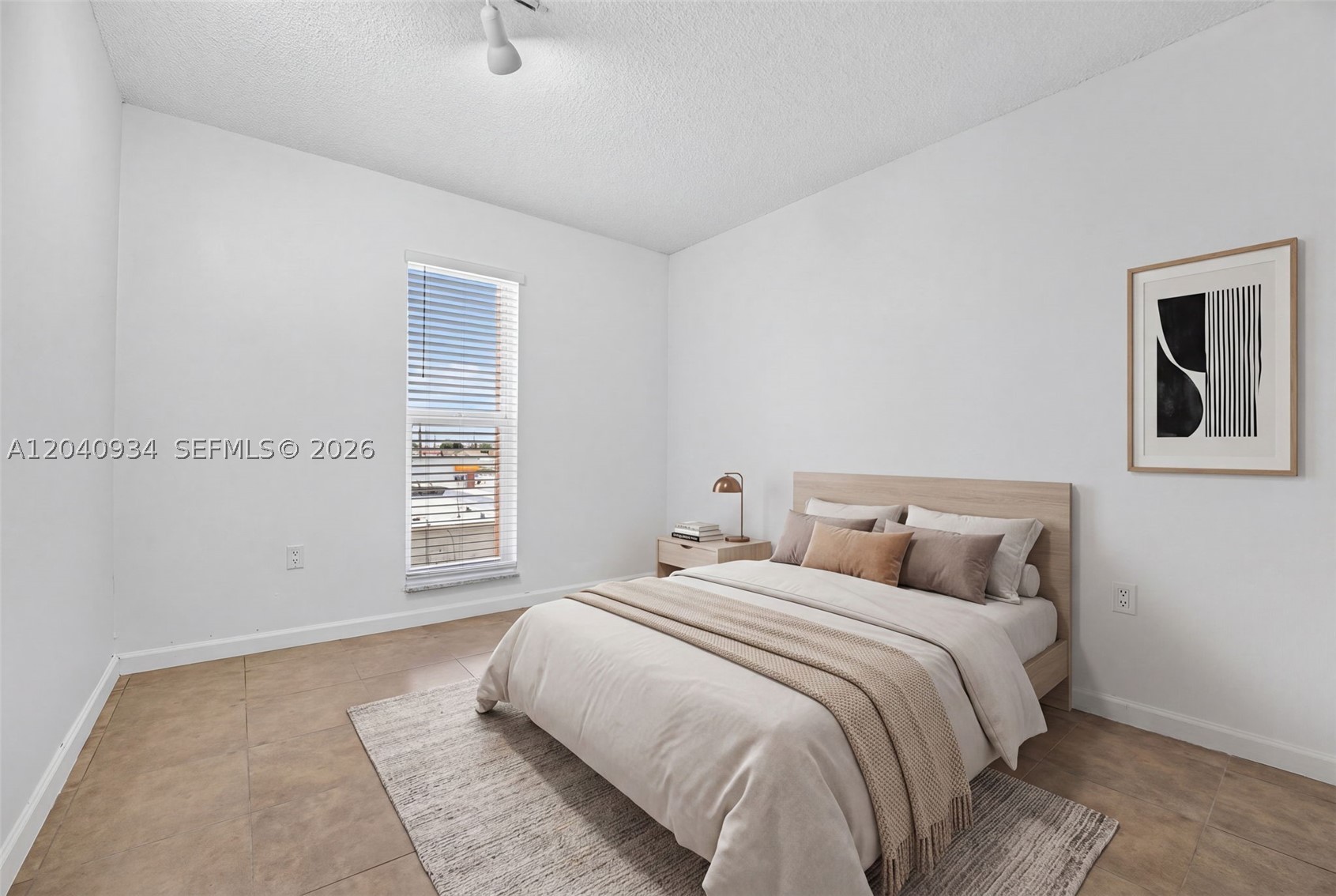 INTERNATIONAL CONDO - Residential Lease
