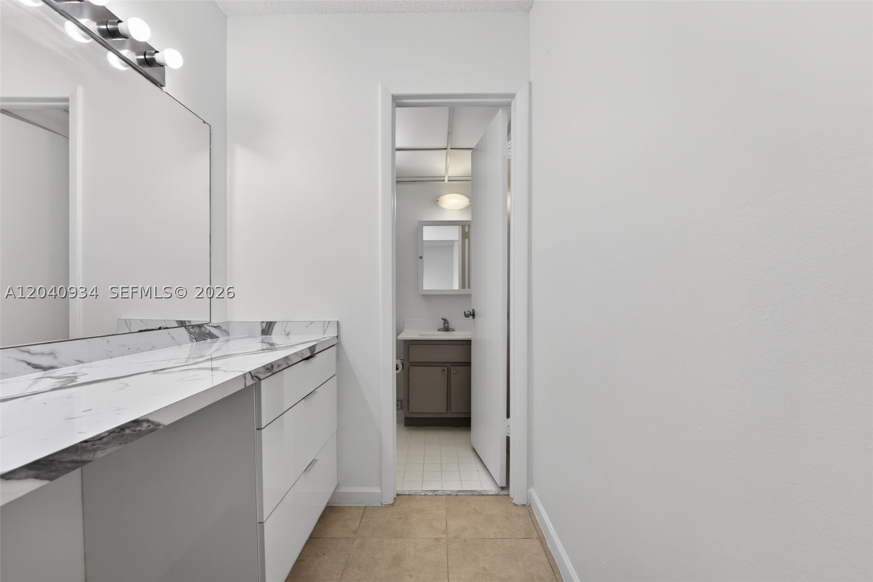 INTERNATIONAL CONDO - Residential Lease