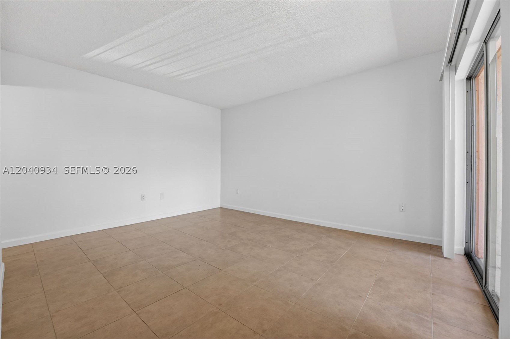 INTERNATIONAL CONDO - Residential Lease