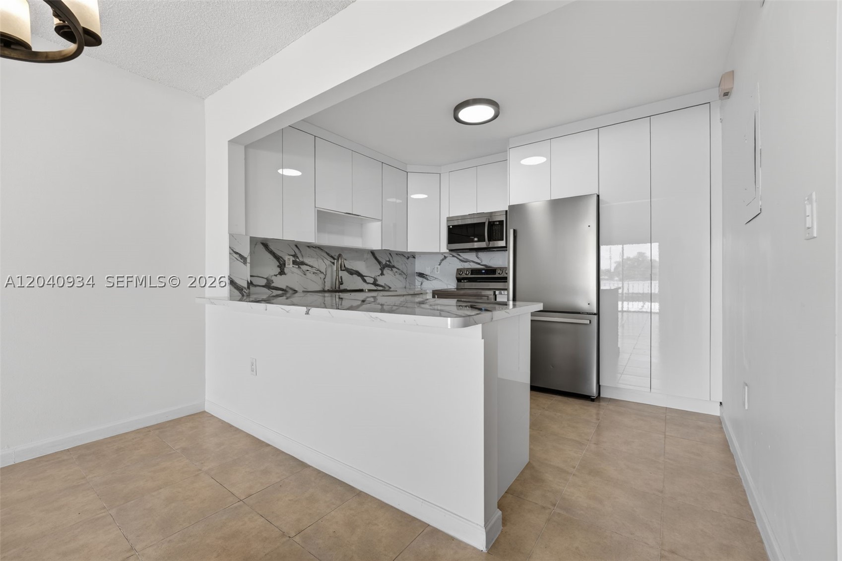 INTERNATIONAL CONDO - Residential Lease