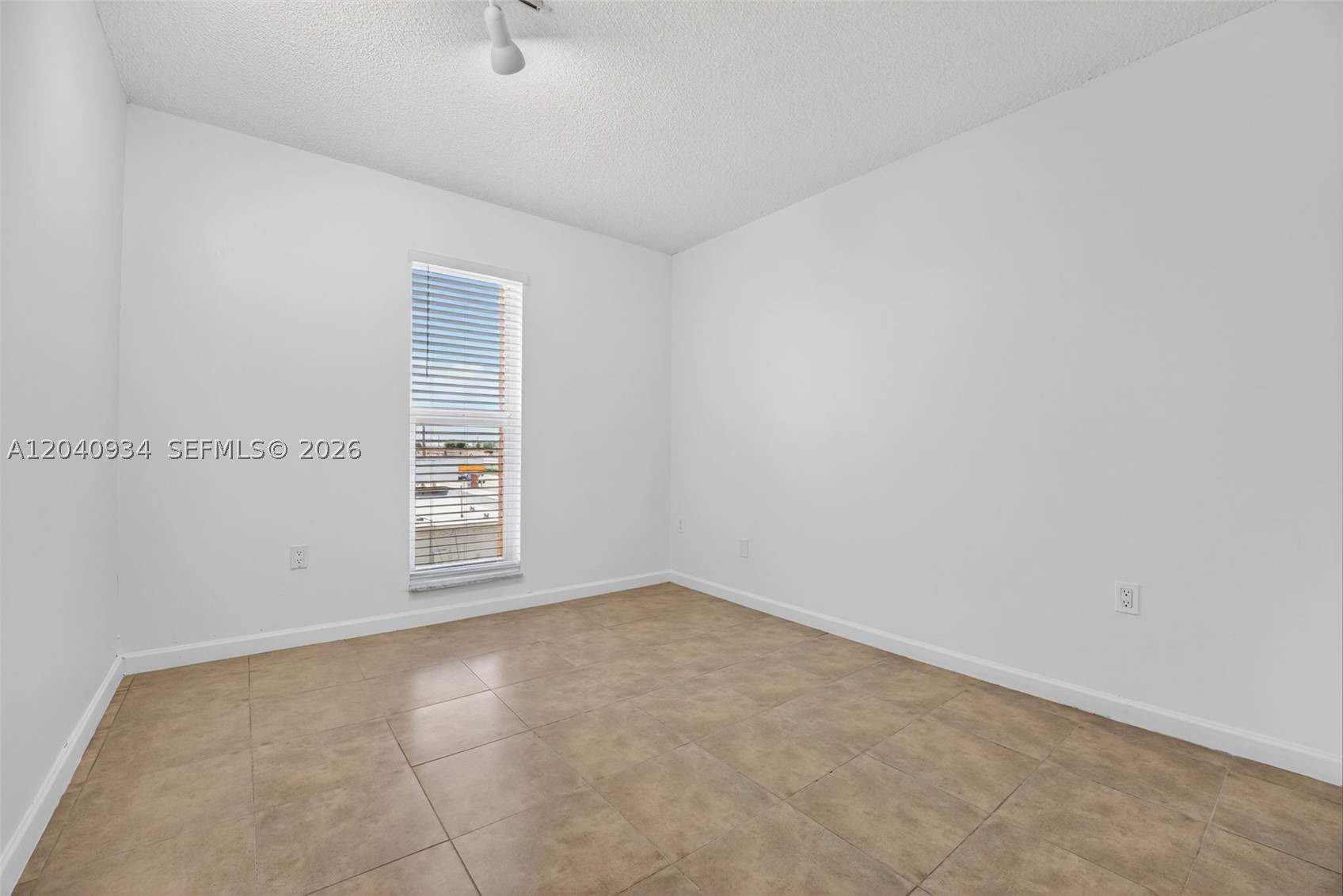 INTERNATIONAL CONDO - Residential Lease