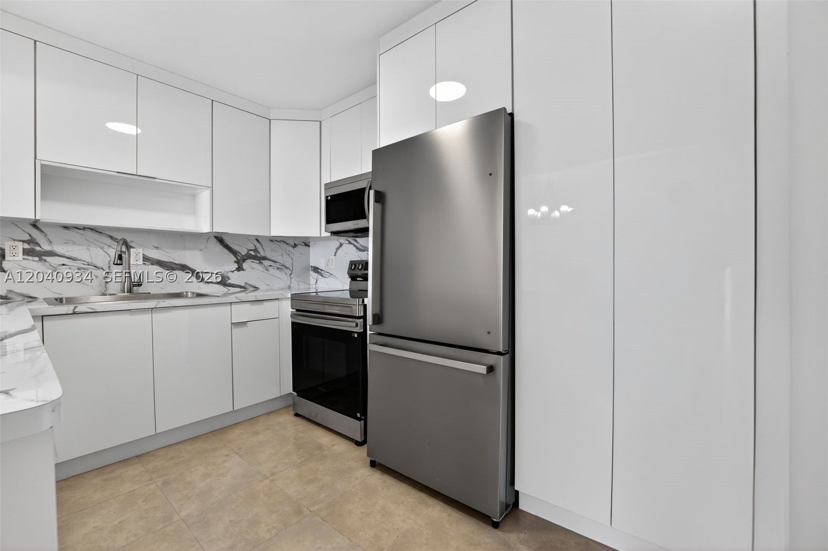 INTERNATIONAL CONDO - Residential Lease