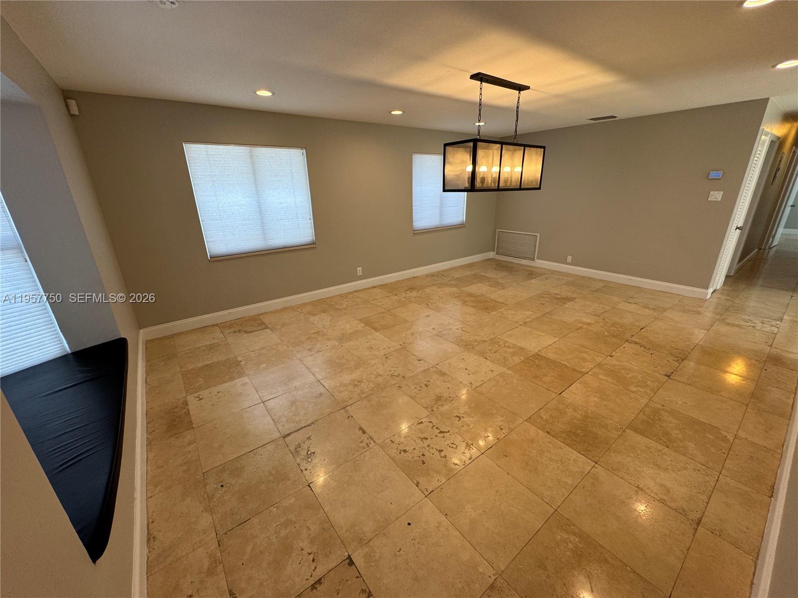 PLANTATION ISLES SEC 3 - Residential Lease