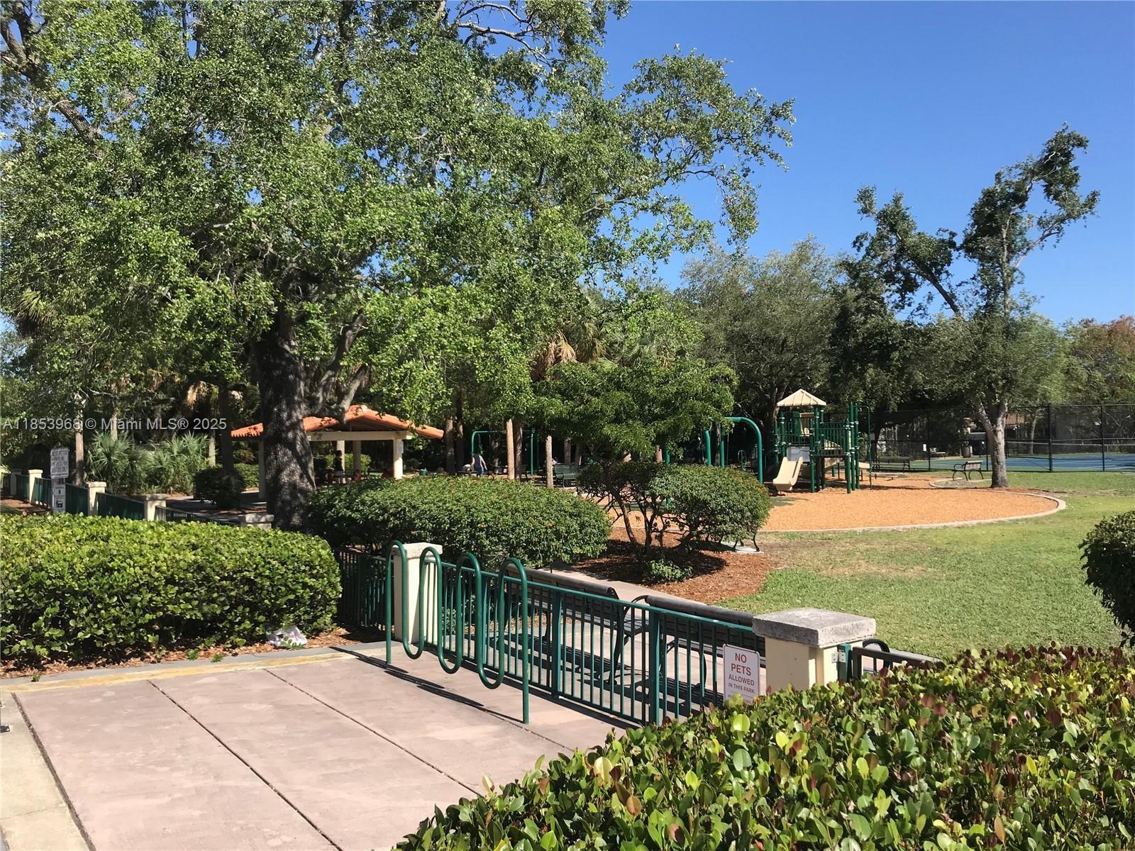 MARIPOSA CONDO - Residential