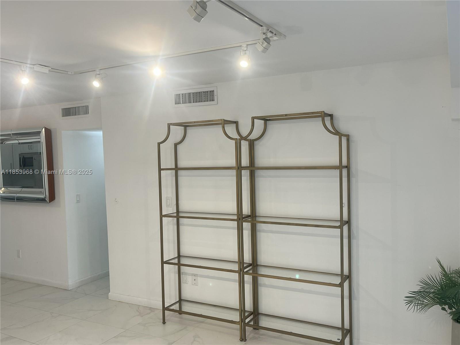 MARIPOSA CONDO - Residential