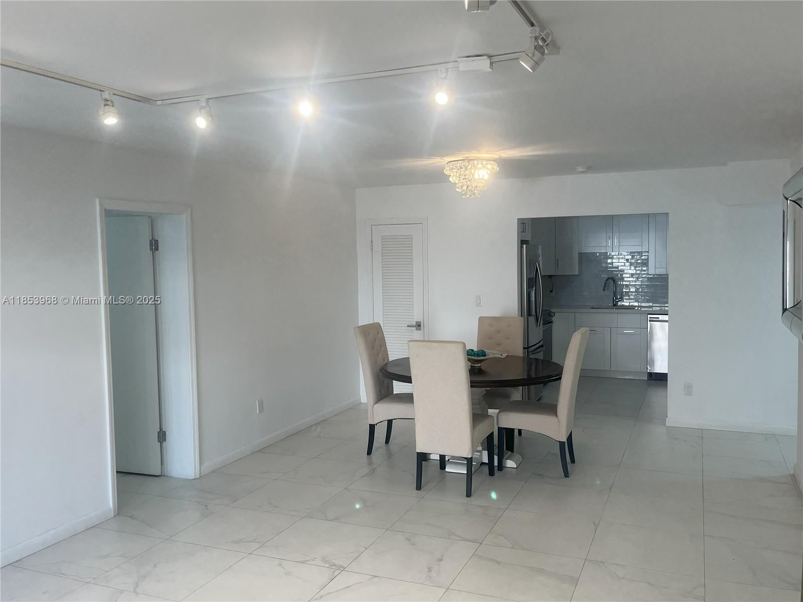 MARIPOSA CONDO - Residential