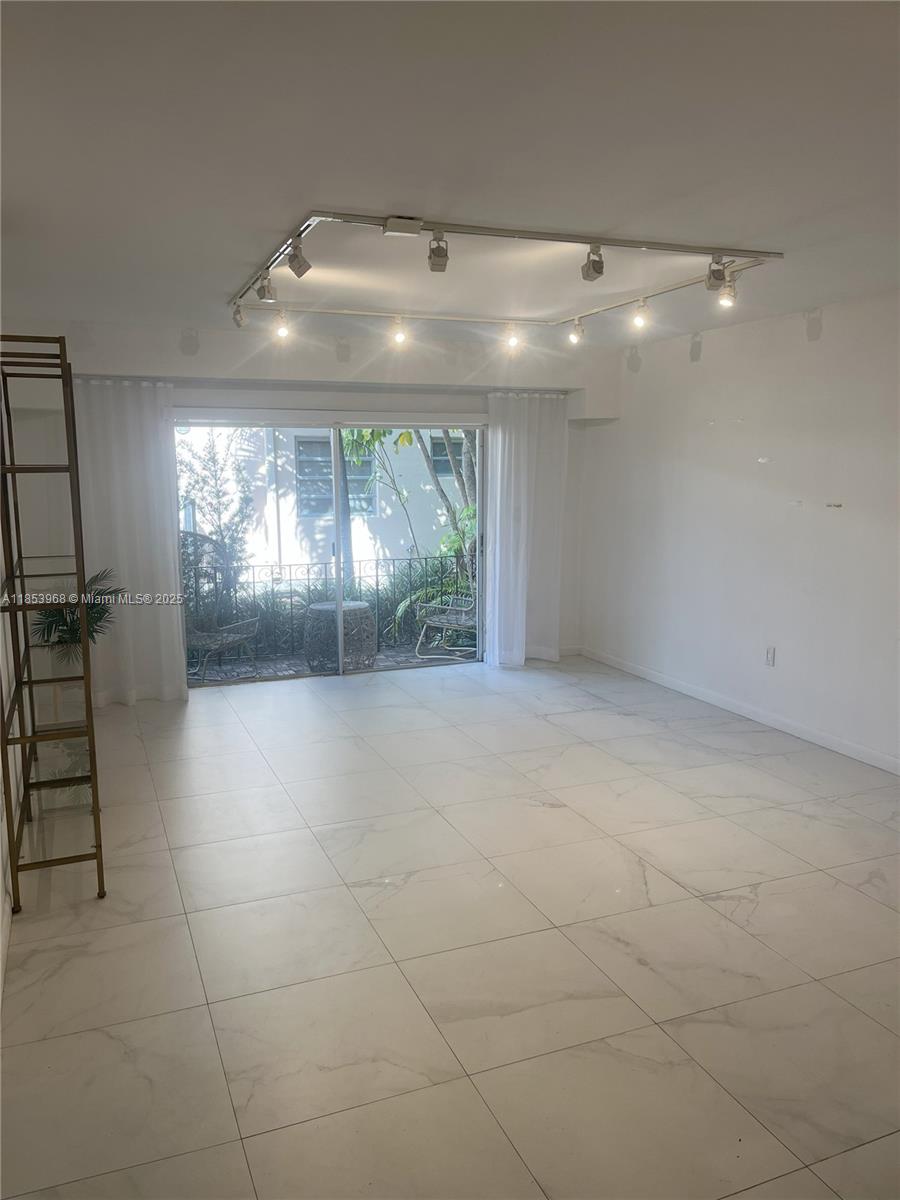 MARIPOSA CONDO - Residential