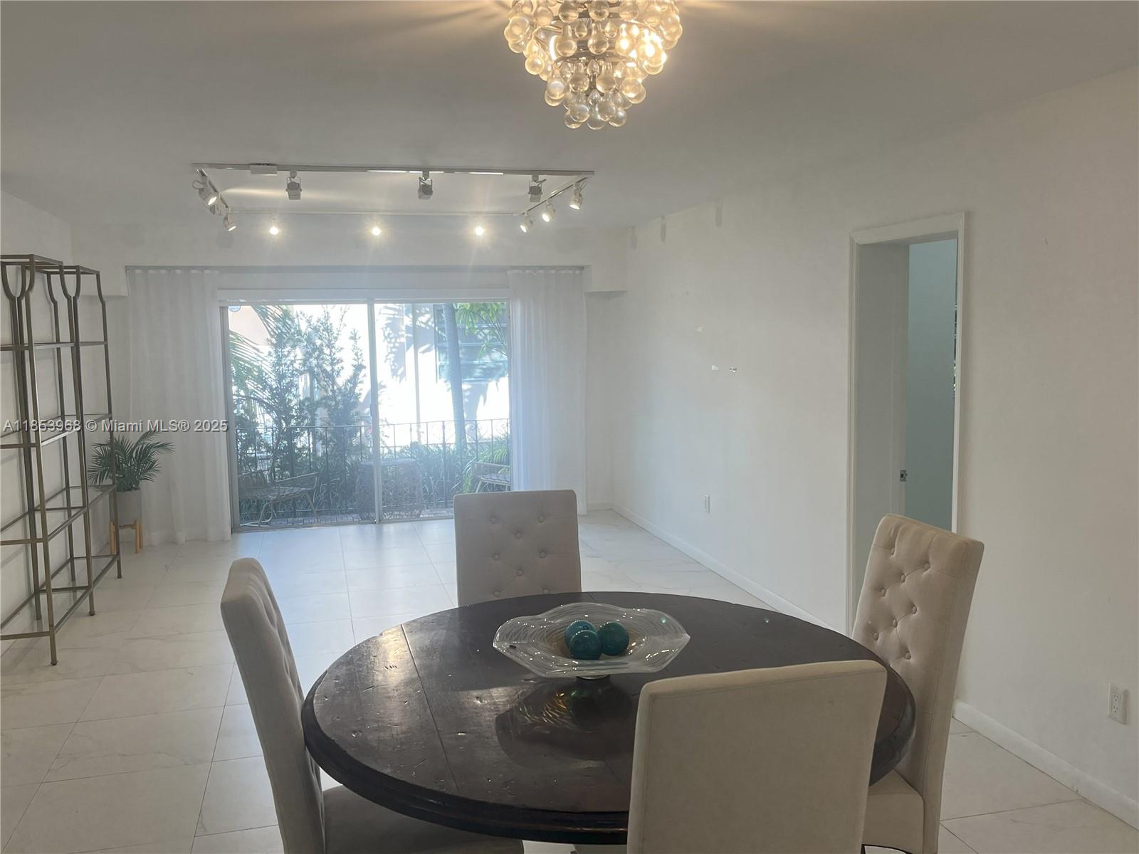 MARIPOSA CONDO - Residential