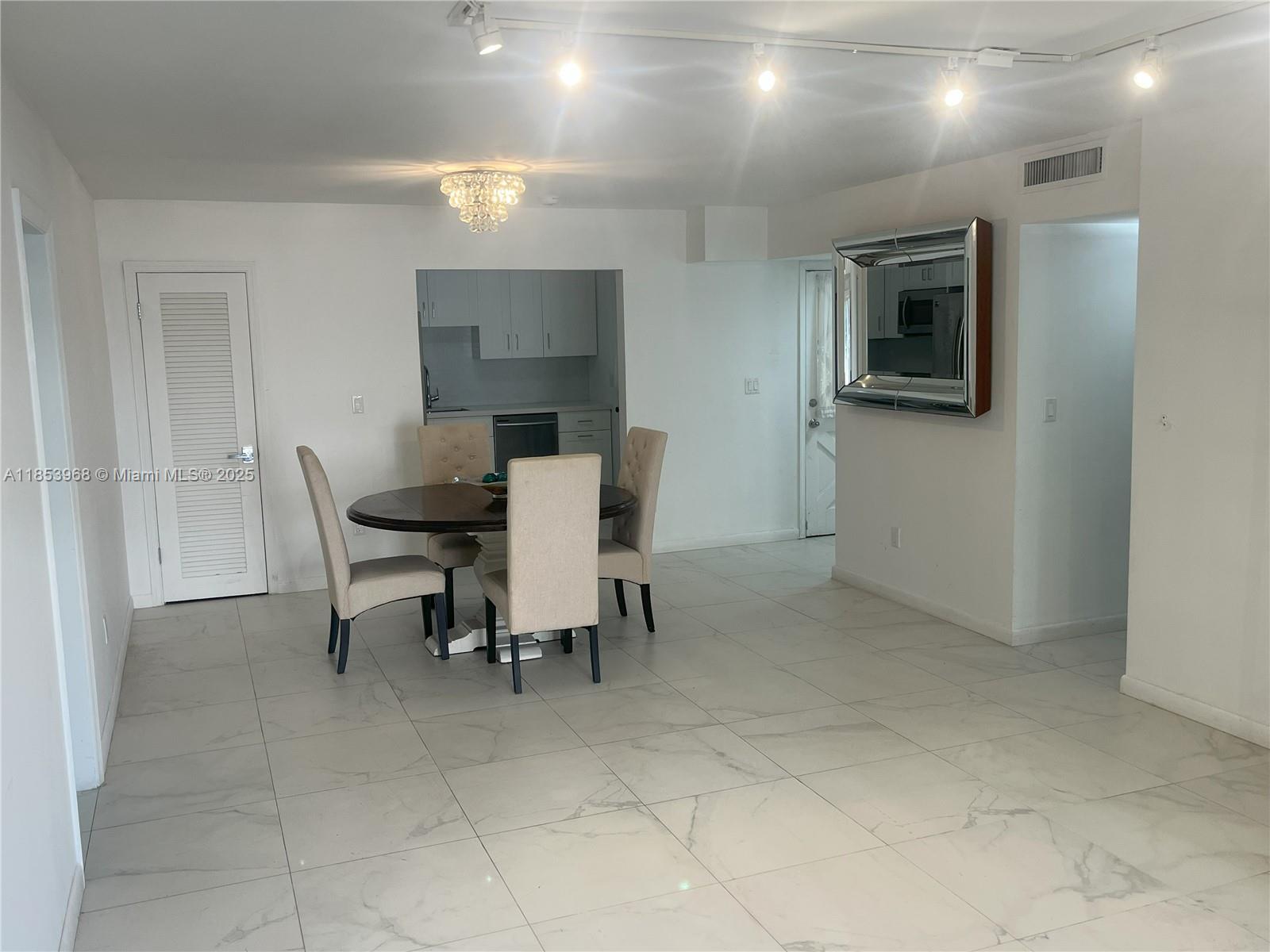 MARIPOSA CONDO - Residential