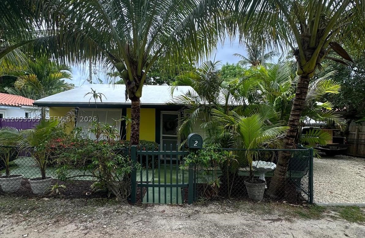 Great investment opportunity right next to the beach! Great for airbnb! cash or hard money only, please see broker remarks.