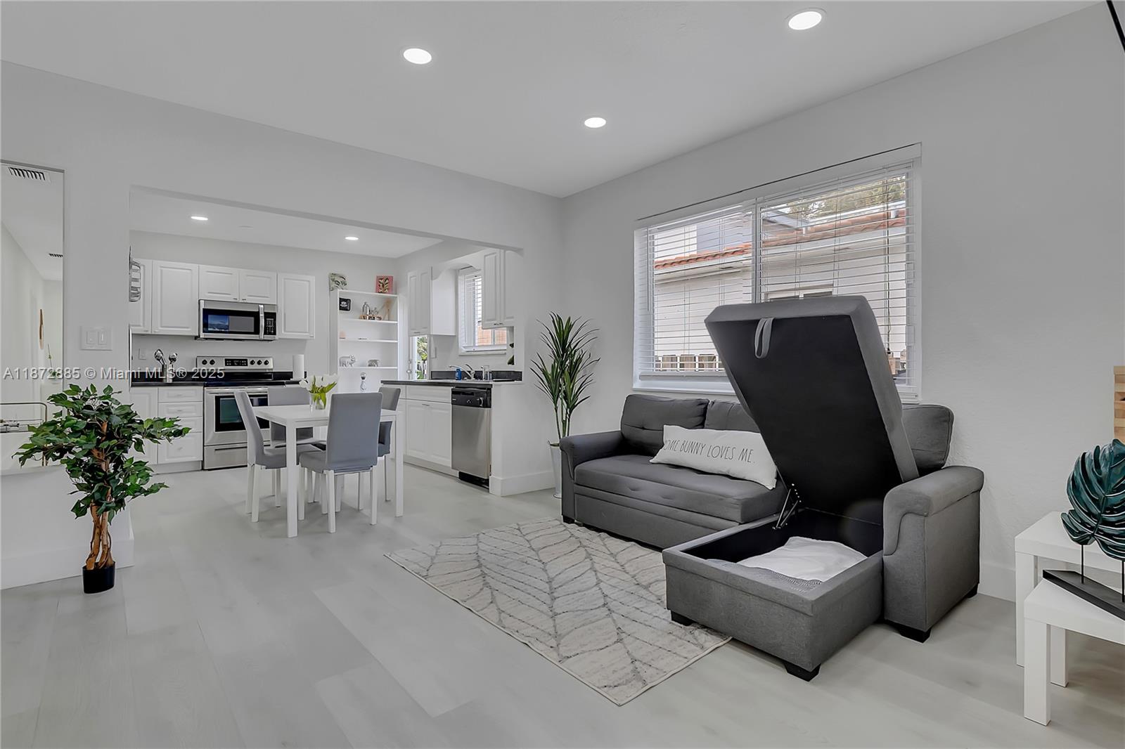 SOUTH VEDADO - Residential Lease