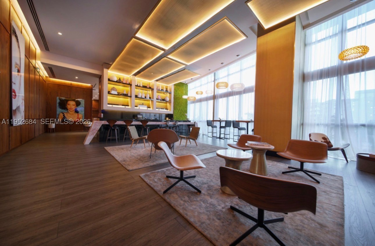 MARQUIS CONDO - Residential
