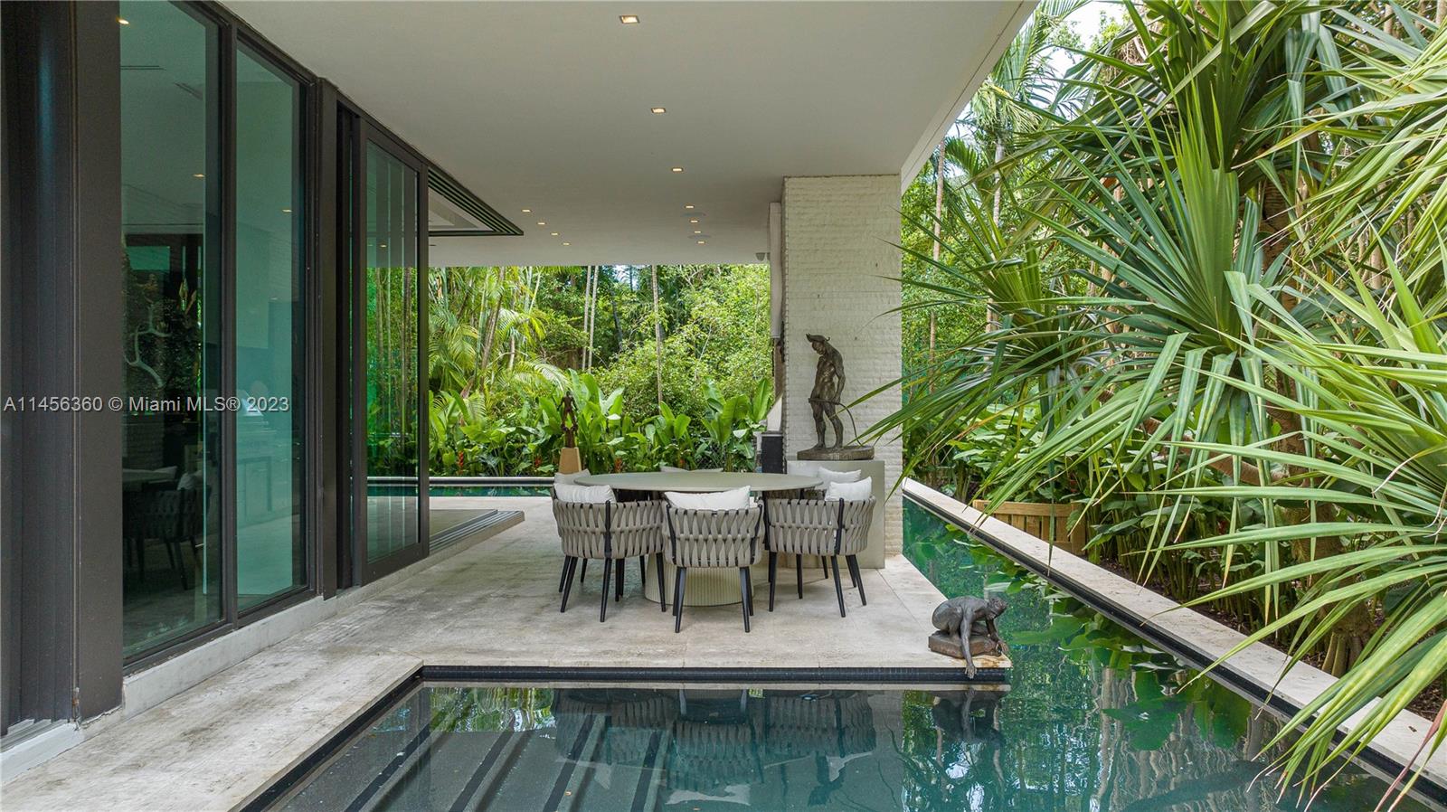 SUNSET ISLANDS-ISLAND NO 1 - Residential