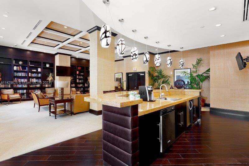 VERANDA CONDO - Residential