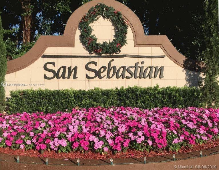 STUNNING 2 BED 1.5 BATH TOWNHOME W/ SCREENED PORCH/ PATIO. FULLY UPDATED WITH TILED FIRST FLOOR, AND CARPETED BEDROOMS. GARAGE WITH WASHER AND DRYER. COMMUNITY POOL.