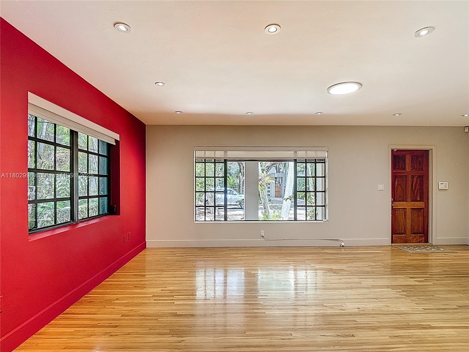 CRYSTAL HEIGHTS - Residential