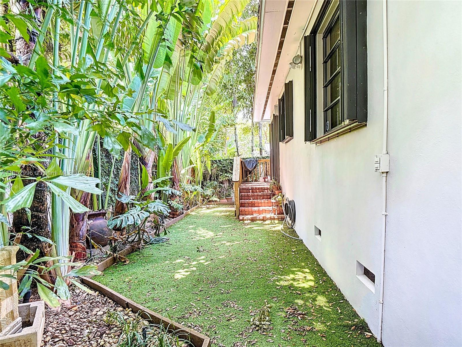 CRYSTAL HEIGHTS - Residential