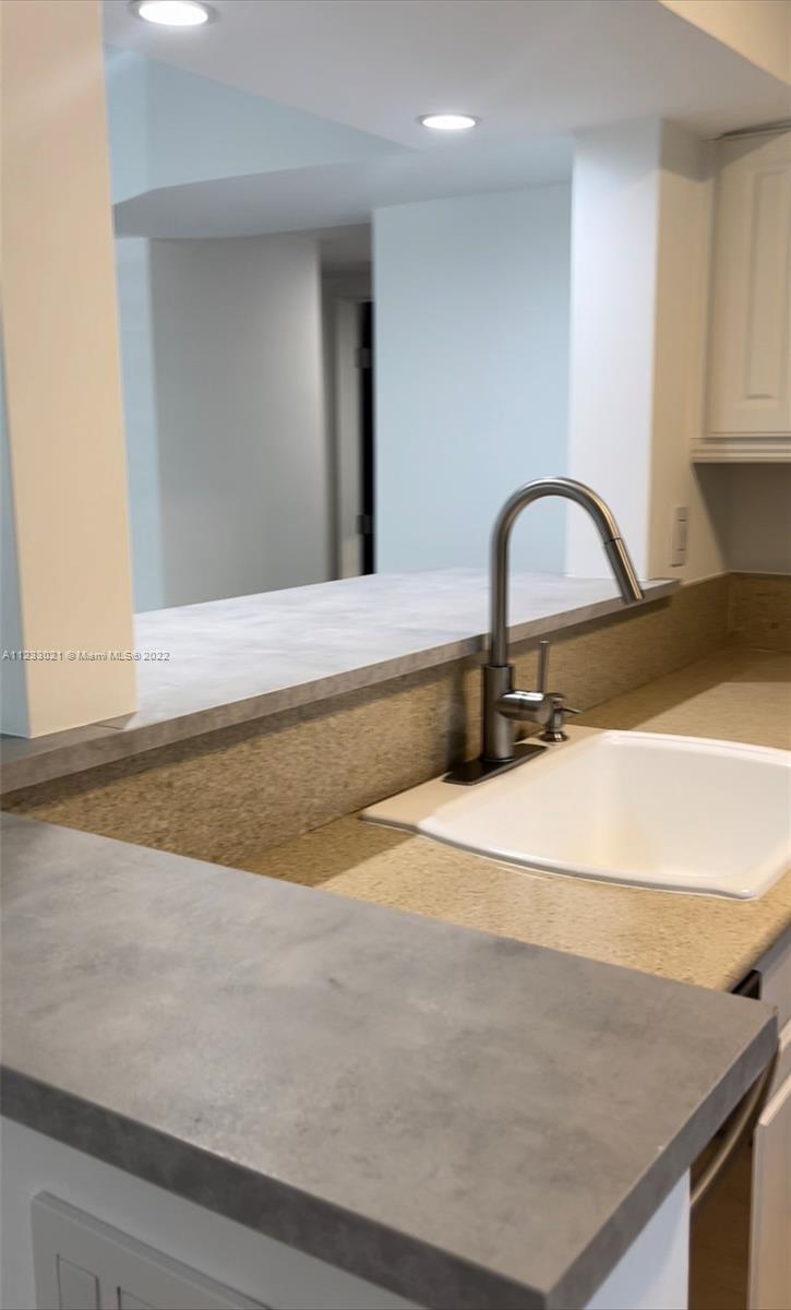 CHATEAU CONDO - Residential Lease