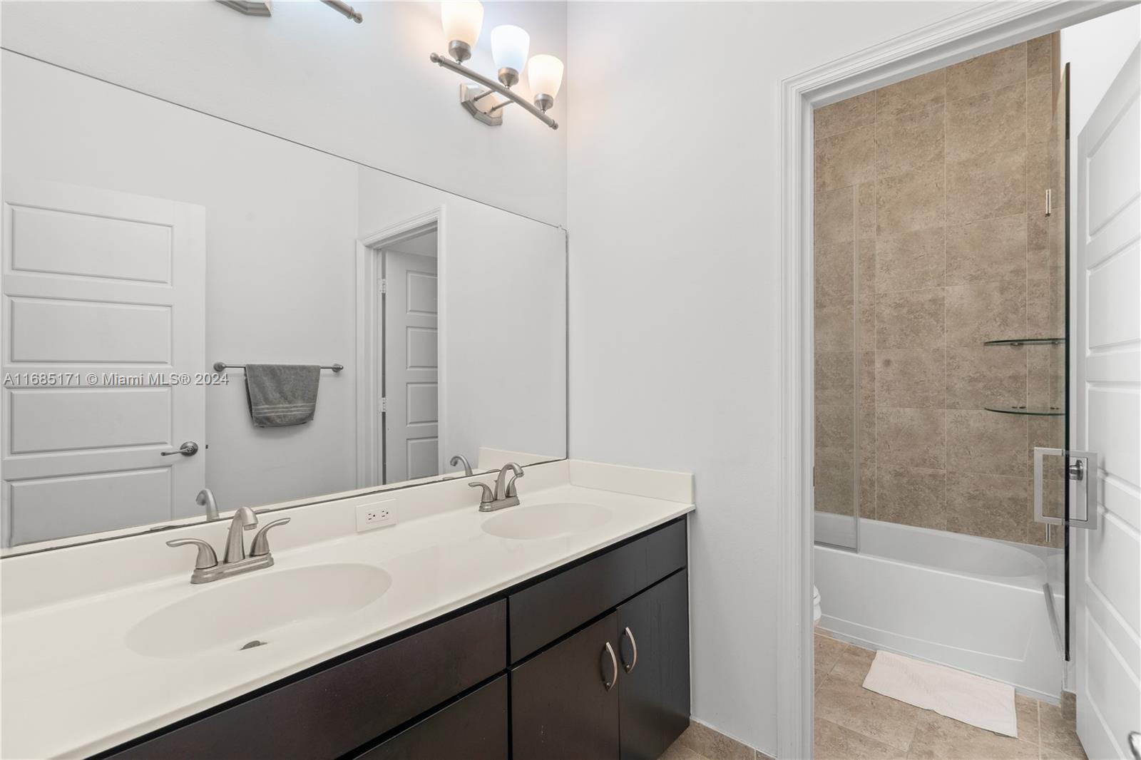 CHAMPION LAKES - Residential
