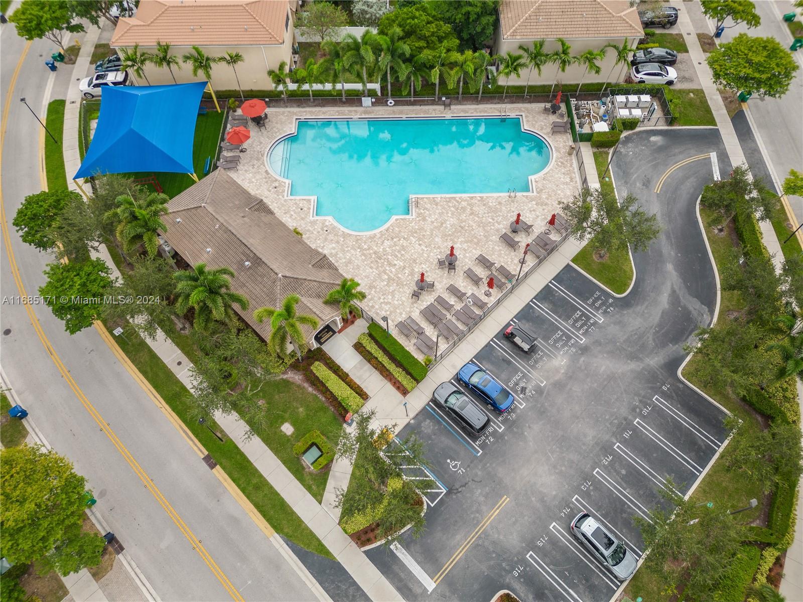 CHAMPION LAKES - Residential