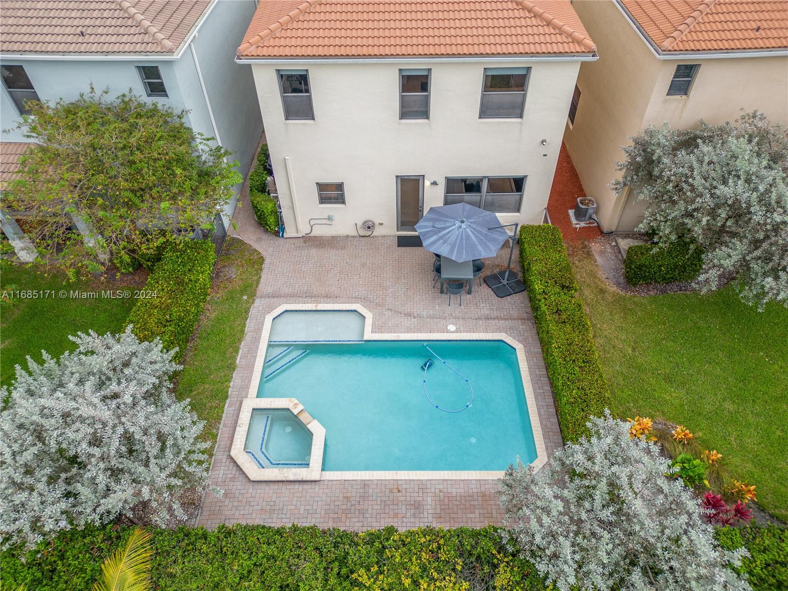 CHAMPION LAKES - Residential