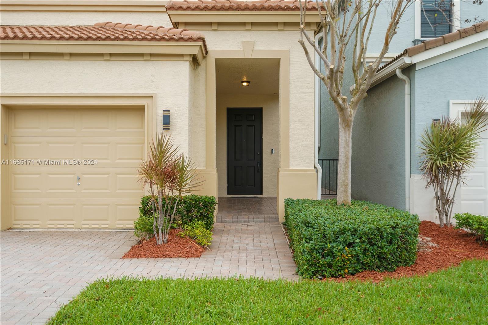 CHAMPION LAKES - Residential
