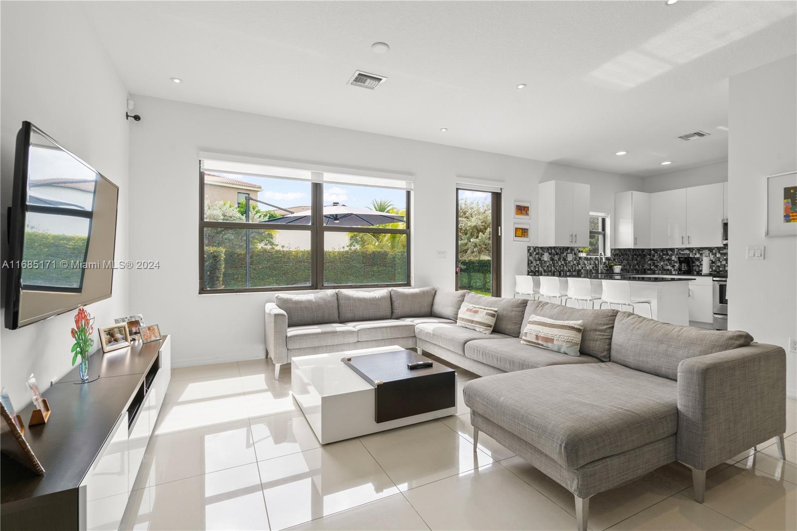 CHAMPION LAKES - Residential