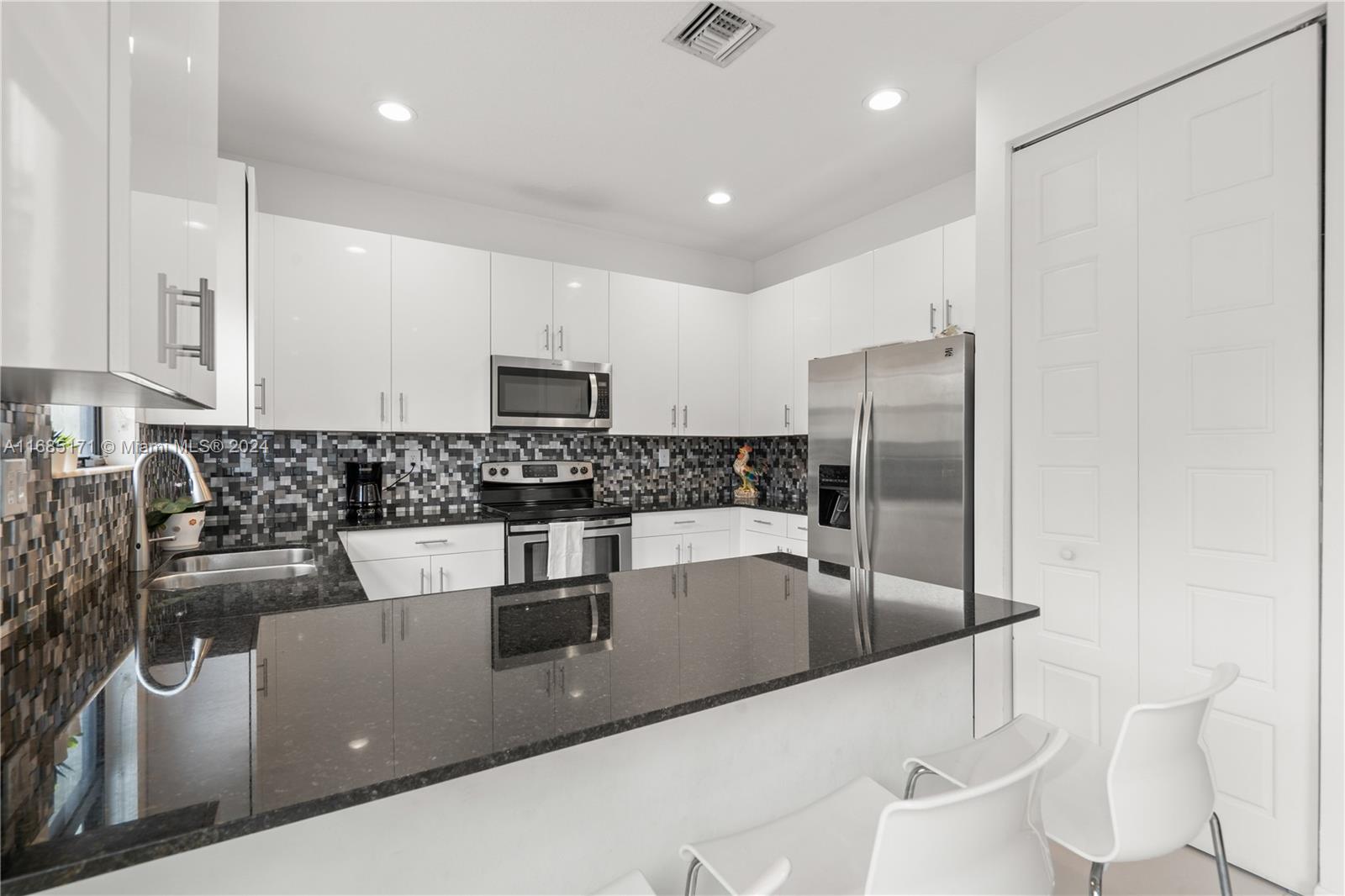 CHAMPION LAKES - Residential