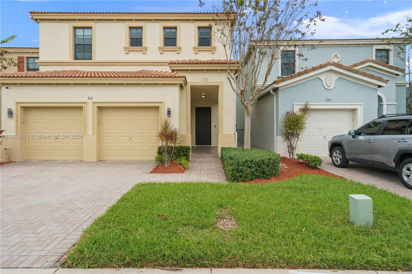 CHAMPION LAKES - Residential