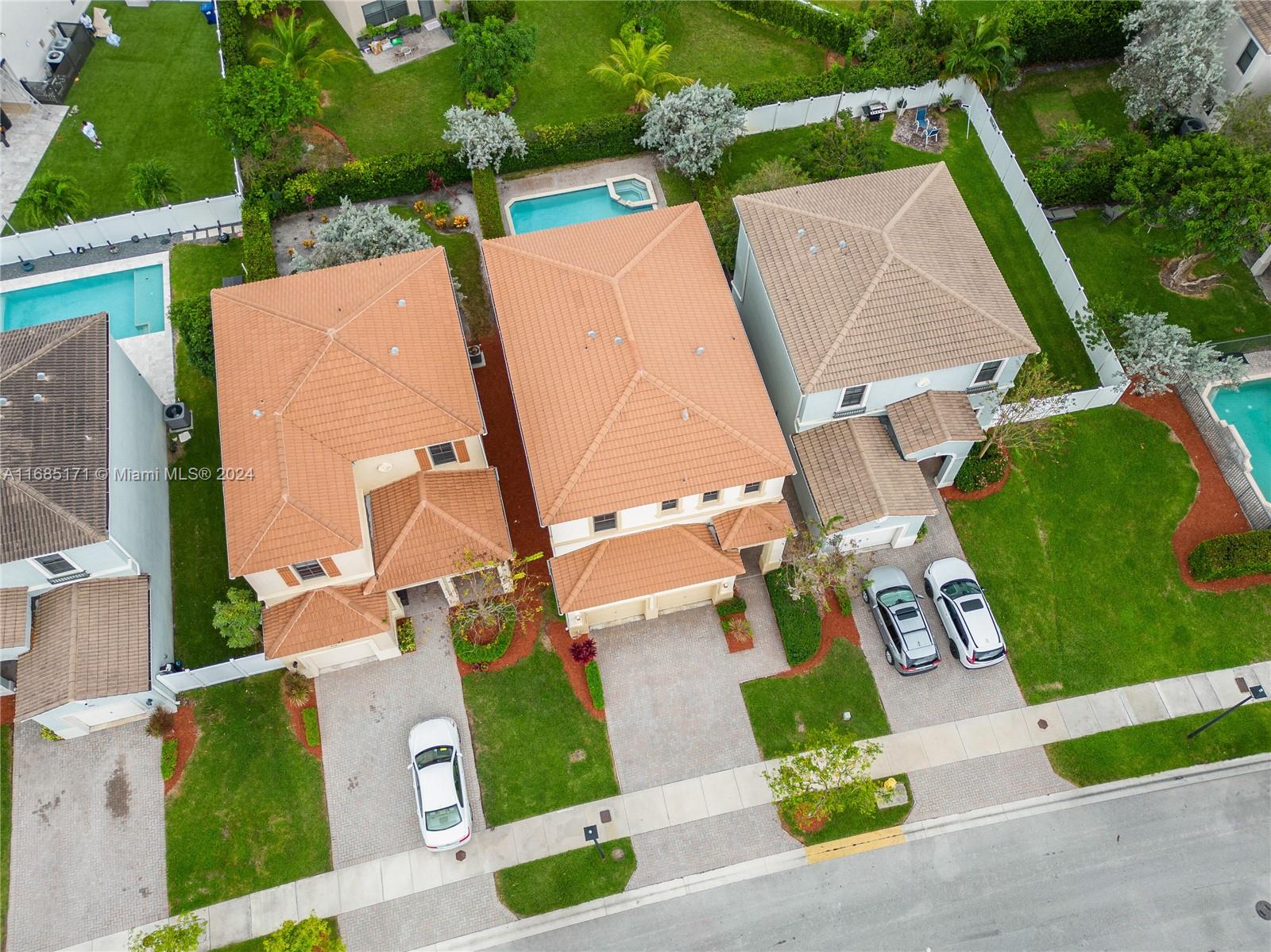 CHAMPION LAKES - Residential